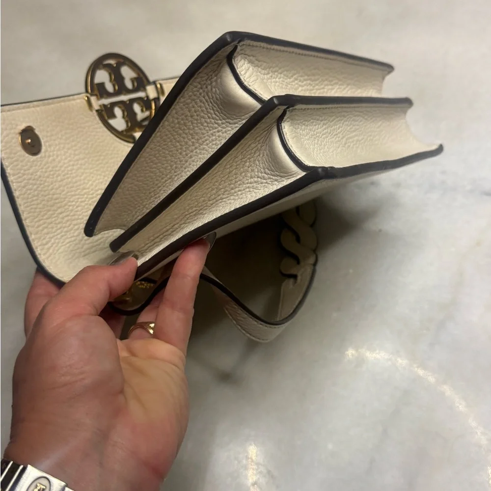 Tory Burch Cream Shoulder Bag with Gold Accents - Picture 8 of 11